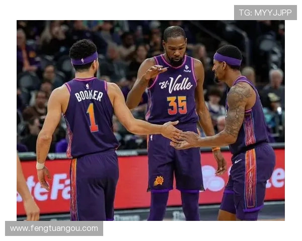 布克展望未来球队成长期待每场比赛的胜利与进步